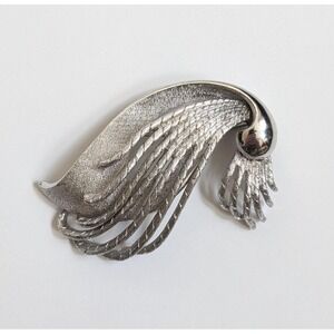 VTG‎ Monet Silver Tone Brooch Sculptural Abstract Leaf Feather Mid Century Pin